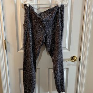 Athleta salutation stash pocket tight